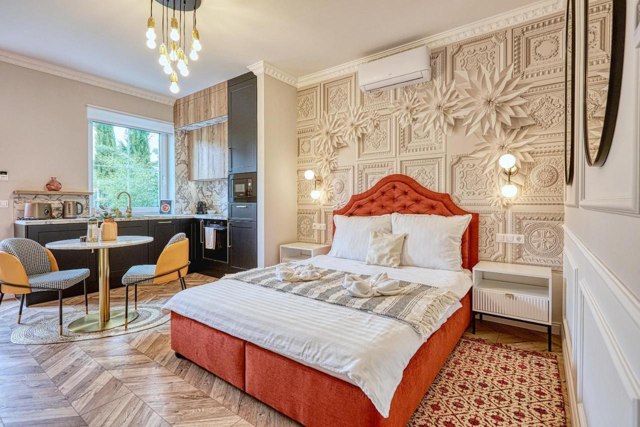 The Doors Luxury Apartment Мошонмадьяровар Экстерьер фото