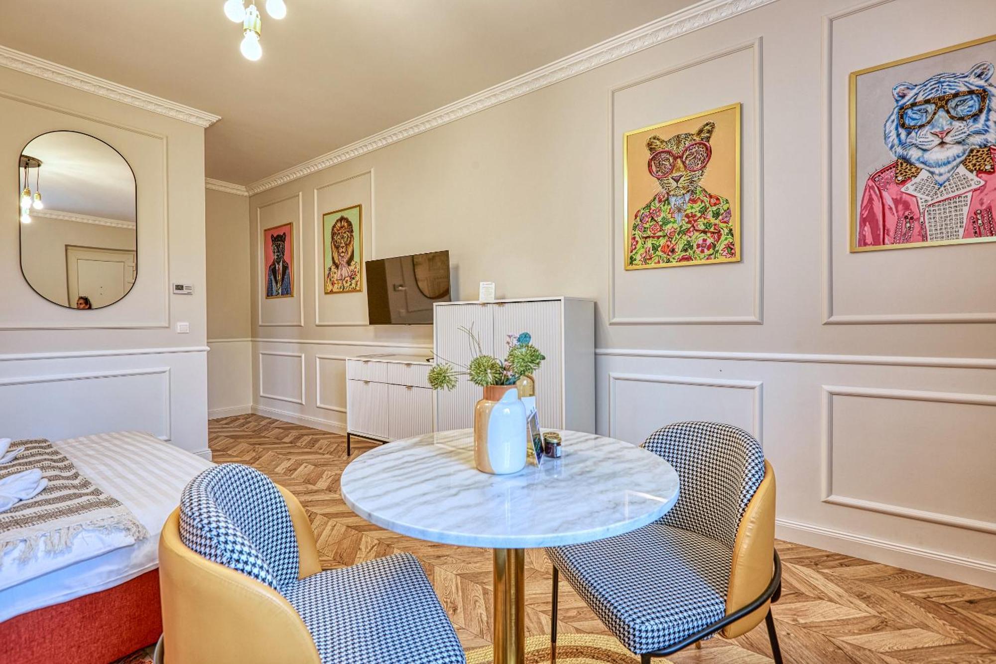 The Doors Luxury Apartment Мошонмадьяровар Экстерьер фото